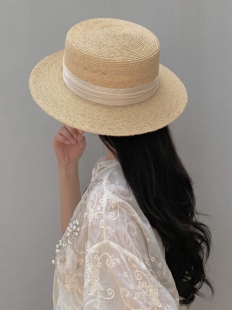 日系真丝麻平顶拉菲草帽女优雅简约轻奢帽子春夏遮阳度假防晒帽女