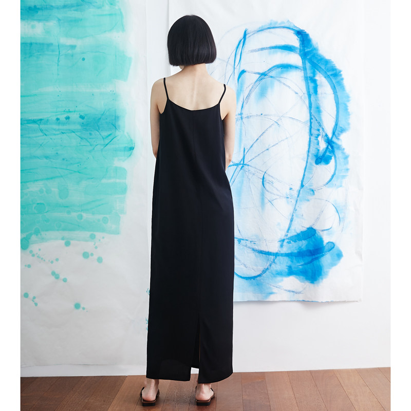 微凉简约宽松显瘦长款吊带裙 小鱼春夏季黑色百搭休闲气质连衣裙