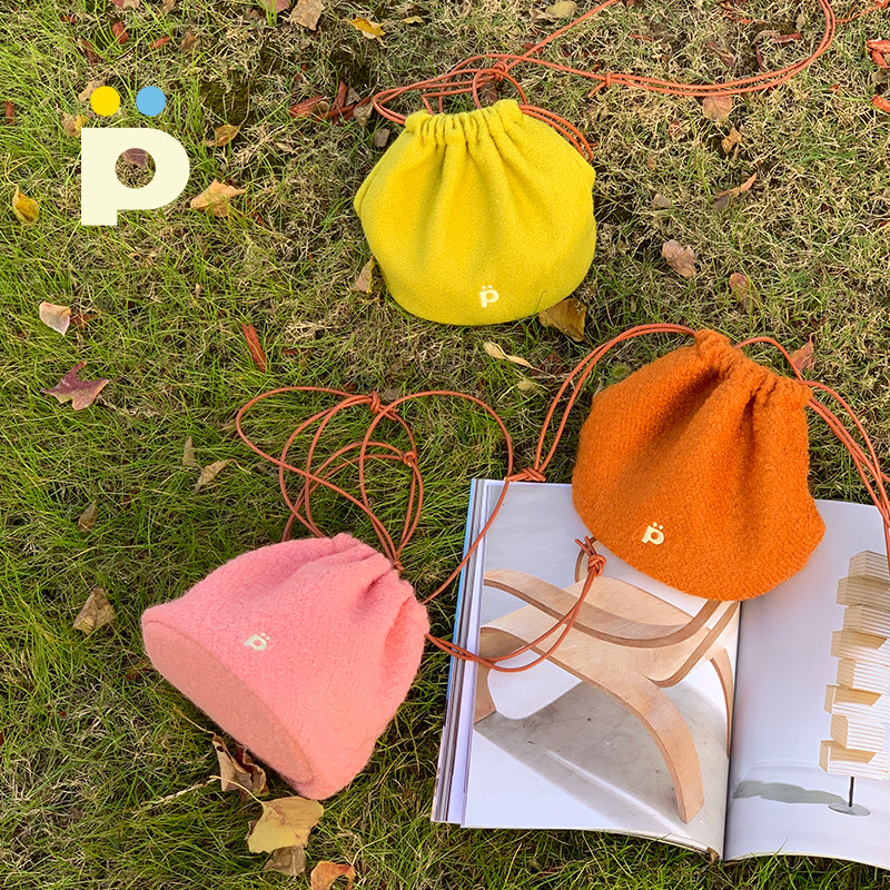 毛呢抽绳包多用棋盘格ins