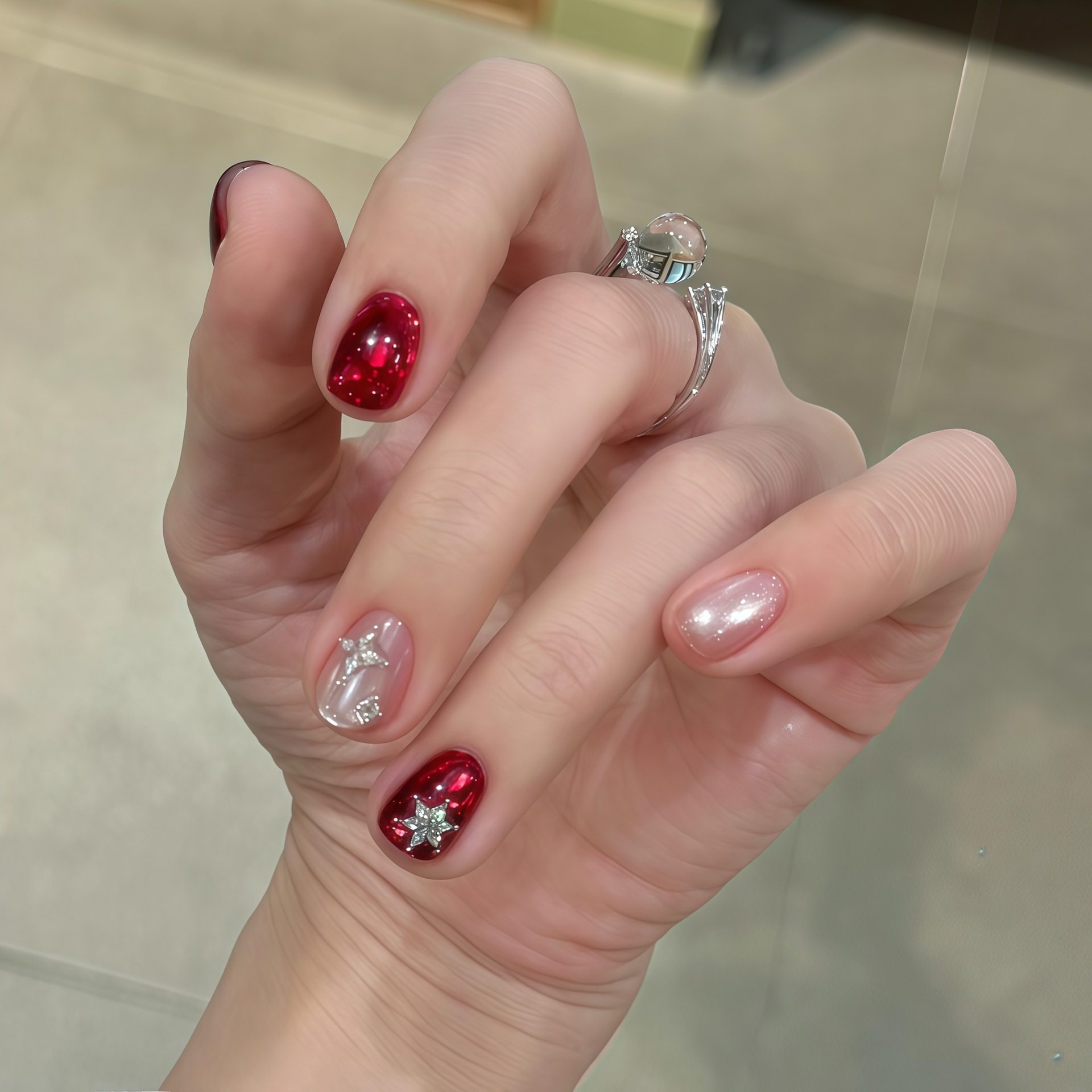 红色喜庆新年美甲ins风雪花猫眼纯手工穿戴甲爆闪新年精致指甲贴,彩妆/香水/美妆工具,穿戴甲/甲片,淘宝优惠券,粉丝福利购,淘宝优惠卷