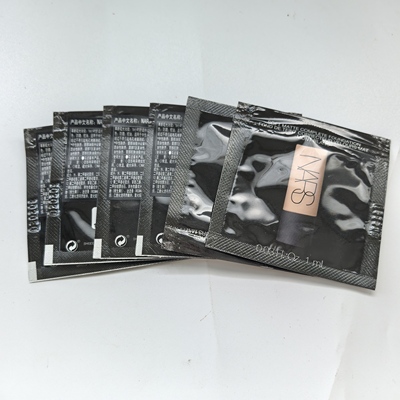 NARS柔哑持妆粉底液1ml试色