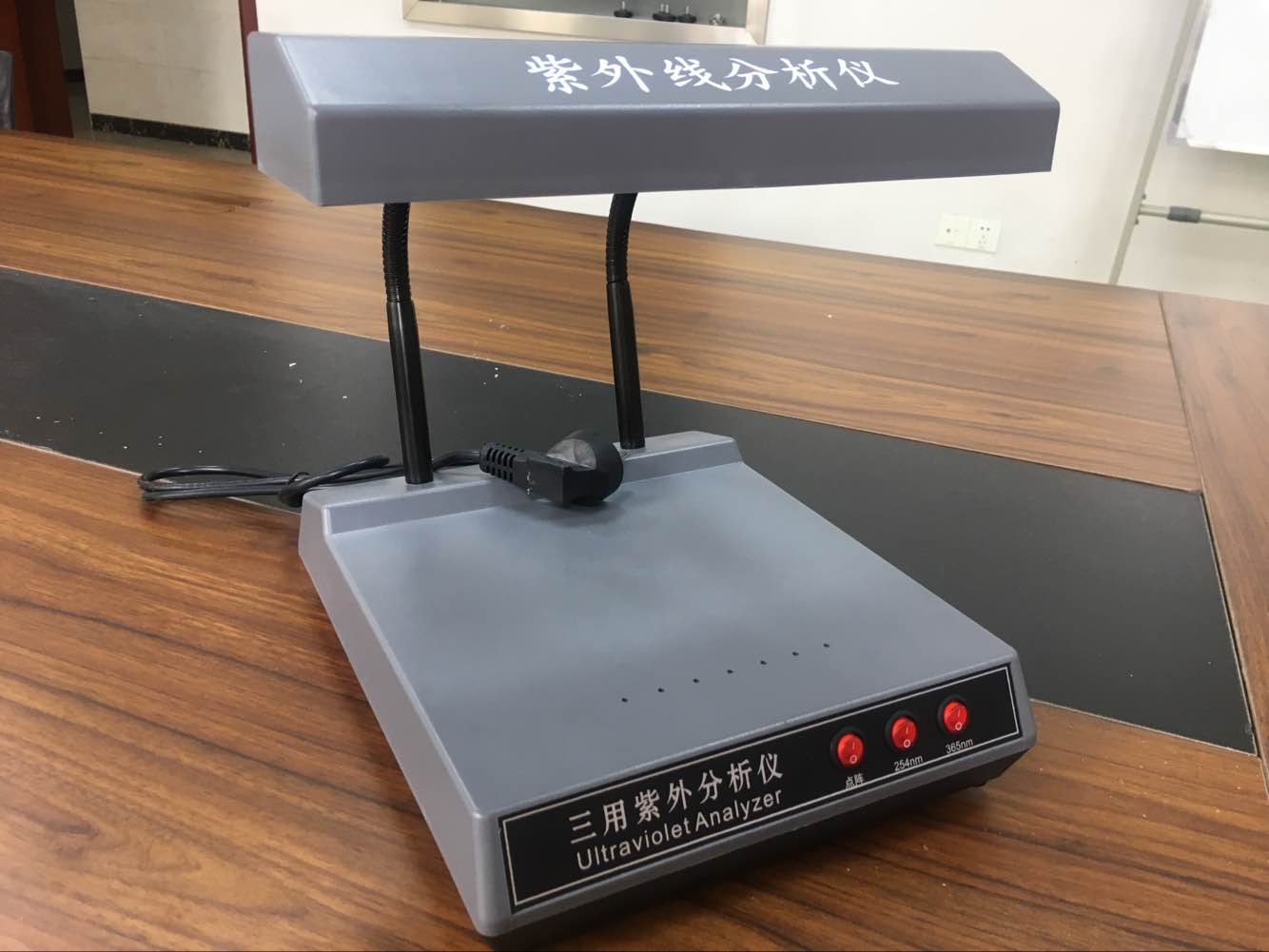 齐威wfh203b暗箱式实验室三用紫外线分析仪荧光手提紫外灯灯管