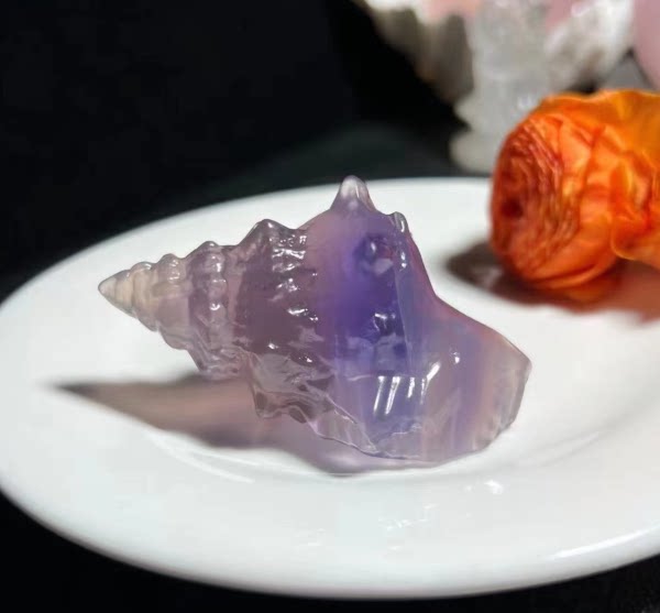 천연 보라색 형석 조가비 조각된 절묘하고 아름다운 크리스탈 새 제품