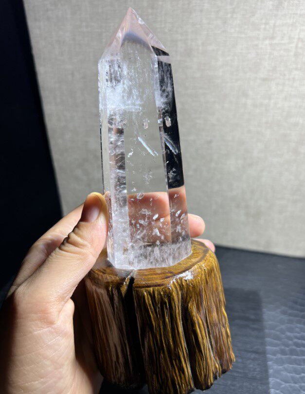 천연 화이트 크리스탈 컬럼 완전히 감싼 스톤인스톤 크리스탈 인크리스탈 블루 니들 컬럼