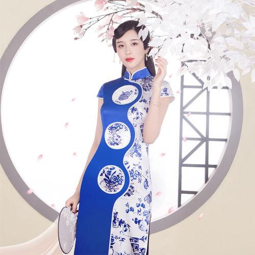 江南春天青花瓷走秀服长款旗袍
