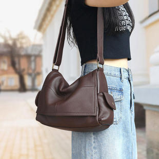 时尚女包真皮单肩斜挎休闲头层牛皮软皮邮差包母亲节送妈妈包秋冬
