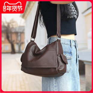时尚女包真皮单肩斜挎休闲头层牛皮软皮邮差包母亲节送妈妈包秋冬