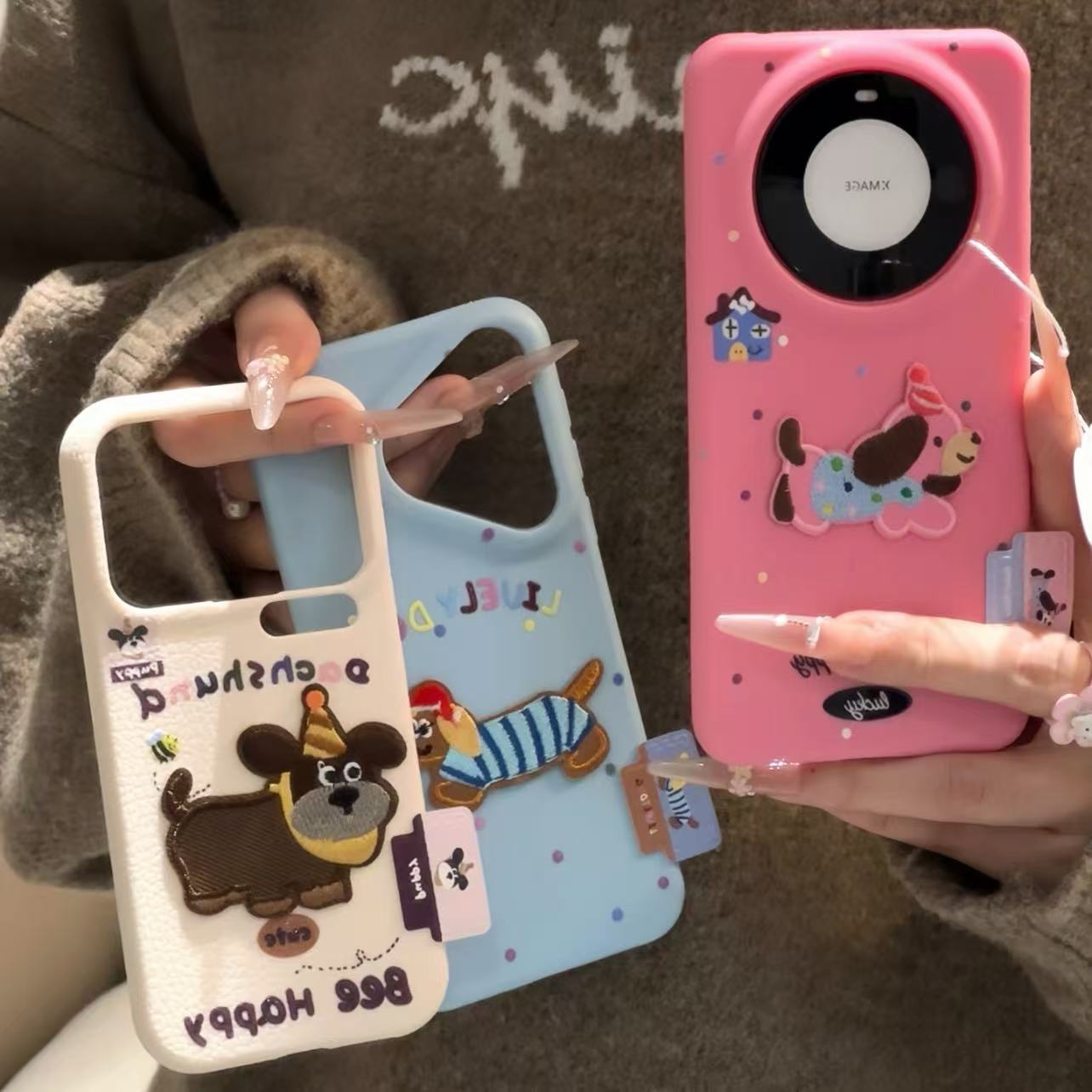 可爱刺绣小狗标签新款适用苹果17Pro手机壳iPhone16max12小米15华为mate80pura70k80note14荣耀400x200nova13