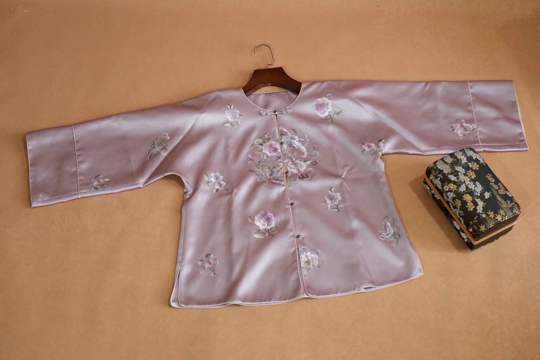 中国风复古民国风浅粉色真丝纯手工苏绣刺绣福蝶牡丹团花旗袍外套