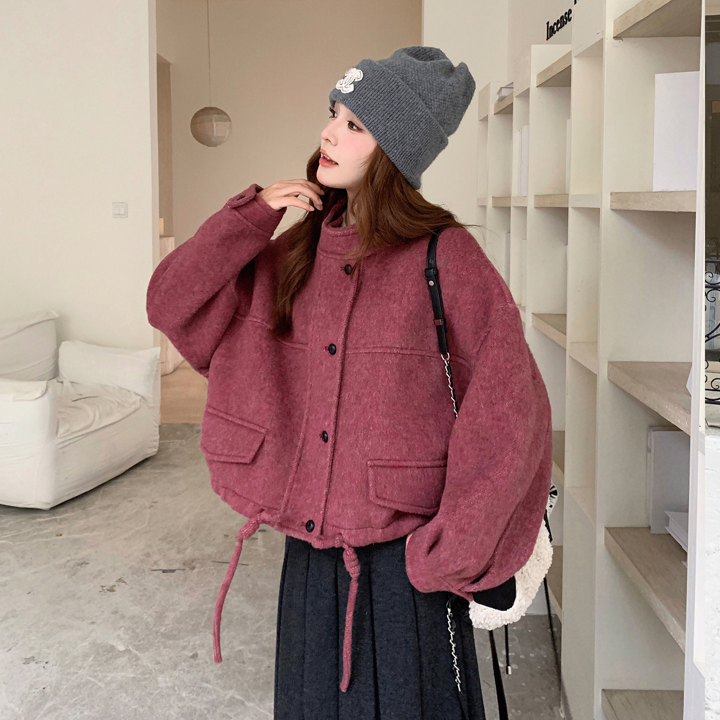 红色高级感休闲短外套女2025秋季新款韩版减龄小个子时尚炸街夹克,女装短外套,世纪海洋