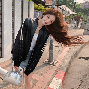 条纹拼接缎面pu皮衣外套女秋季2025优雅高级感流行学院风夹克上衣图片