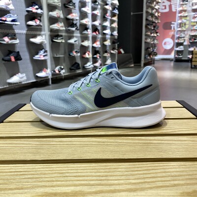 NIKE耐克男子轻便透气减震跑步鞋