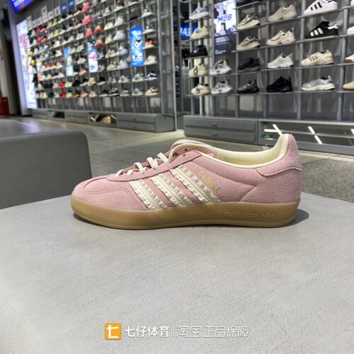 阿迪达斯女低帮运动休闲板鞋
