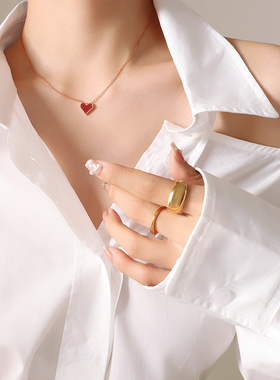 老钱风爱心锁骨链镀18K金钛钢