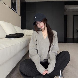 慵懒风V领针织衫女宽松软糯毛衣春秋冬季灰色打底衫女内搭老钱风