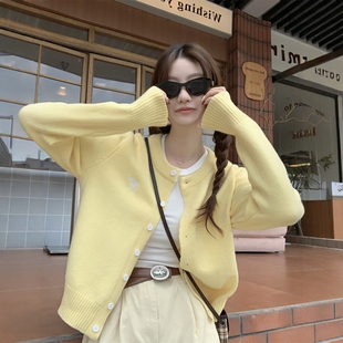 韩系学院风百搭单排扣开衫针织衫外套女奶黄色宽松显瘦秋冬季毛衣