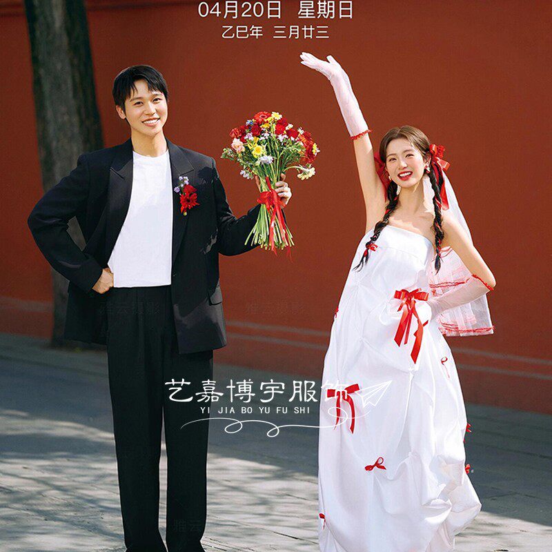 新款影楼拍照主题婚纱摄影服装红色蝴蝶结抹胸礼服裙街拍喜嫁可爱