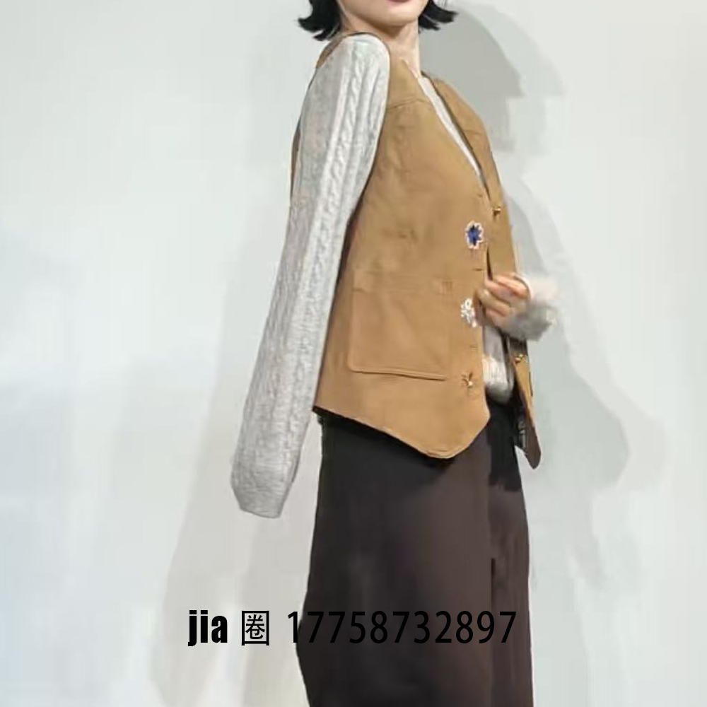2025秋冬新品设计师款真皮马甲女 价私问