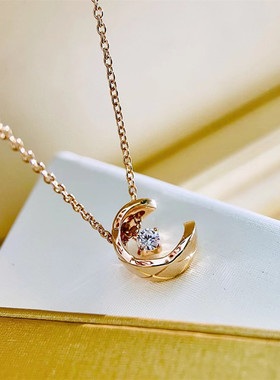 新款菱格纹项链女小香风镶钻水冰月吊坠轻奢小众锁骨链月亮