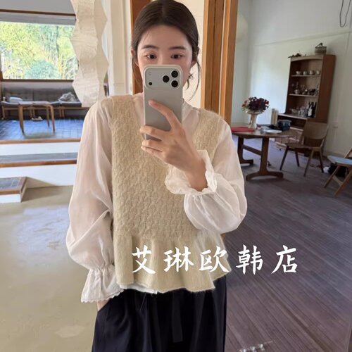 8252V领荷叶边马海毛针织马甲