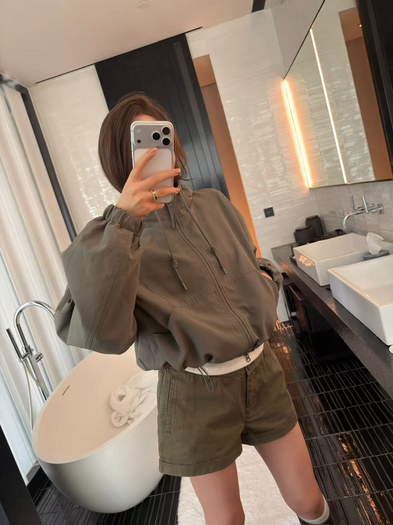 LIYUNZHEN李允珍8683秋季连帽拉链短外套女小个子棒球服冲锋衣
