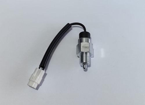 适用于福田倒车灯开关ST18R-3729950-11A0496