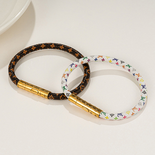 新款女生手链小花皮绳金扣气质高端手绳按钮棕色百搭复古情侣手镯