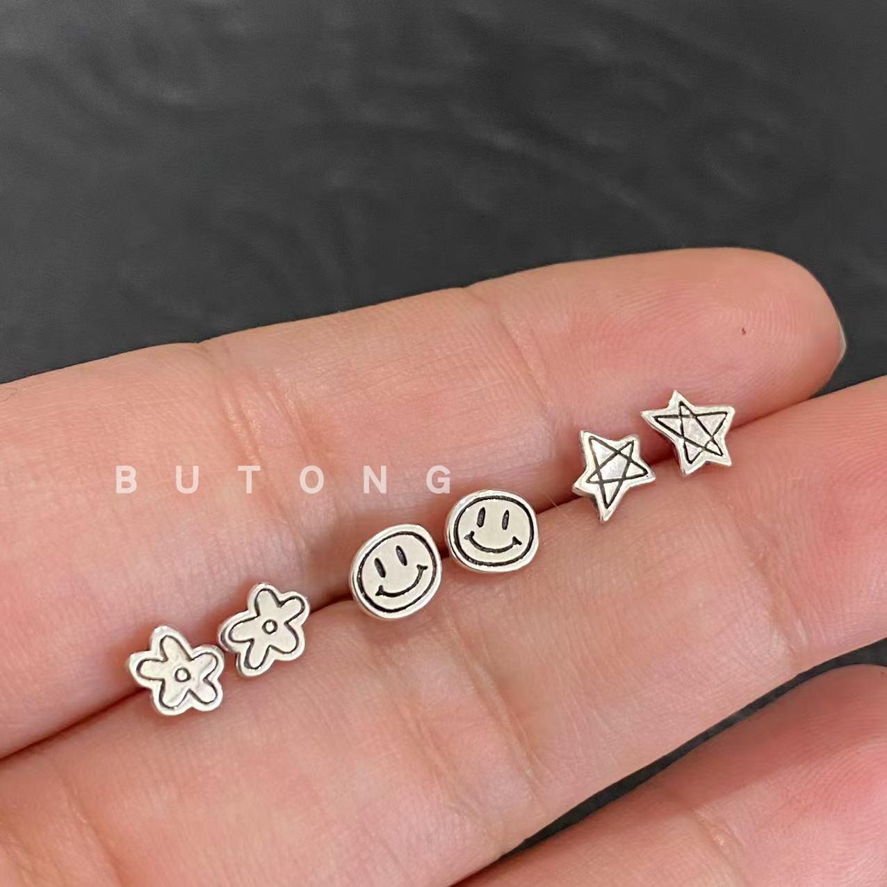 925纯银韩国简约花朵笑脸耳钉