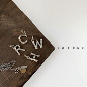 不同银匠 原创925纯银26英文字母小吊坠泰银女锁骨链男情侣长项链