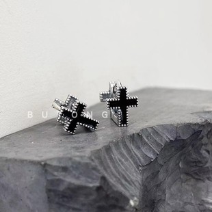 不同银匠 复古925纯银双面十字架耳环黑色嘻哈朋克情侣耳钉高级感