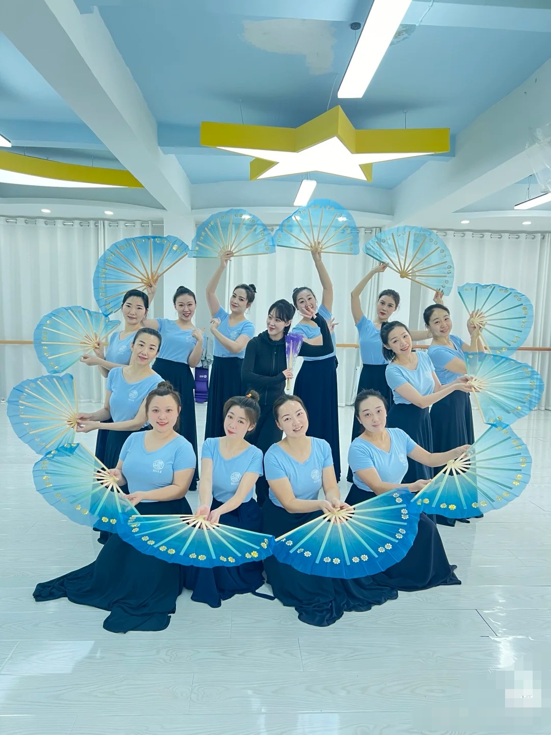 北舞十三级考级扇朝鲜族舞蹈扇子渐变纱扇子学院派鲜族舞扇烫金花