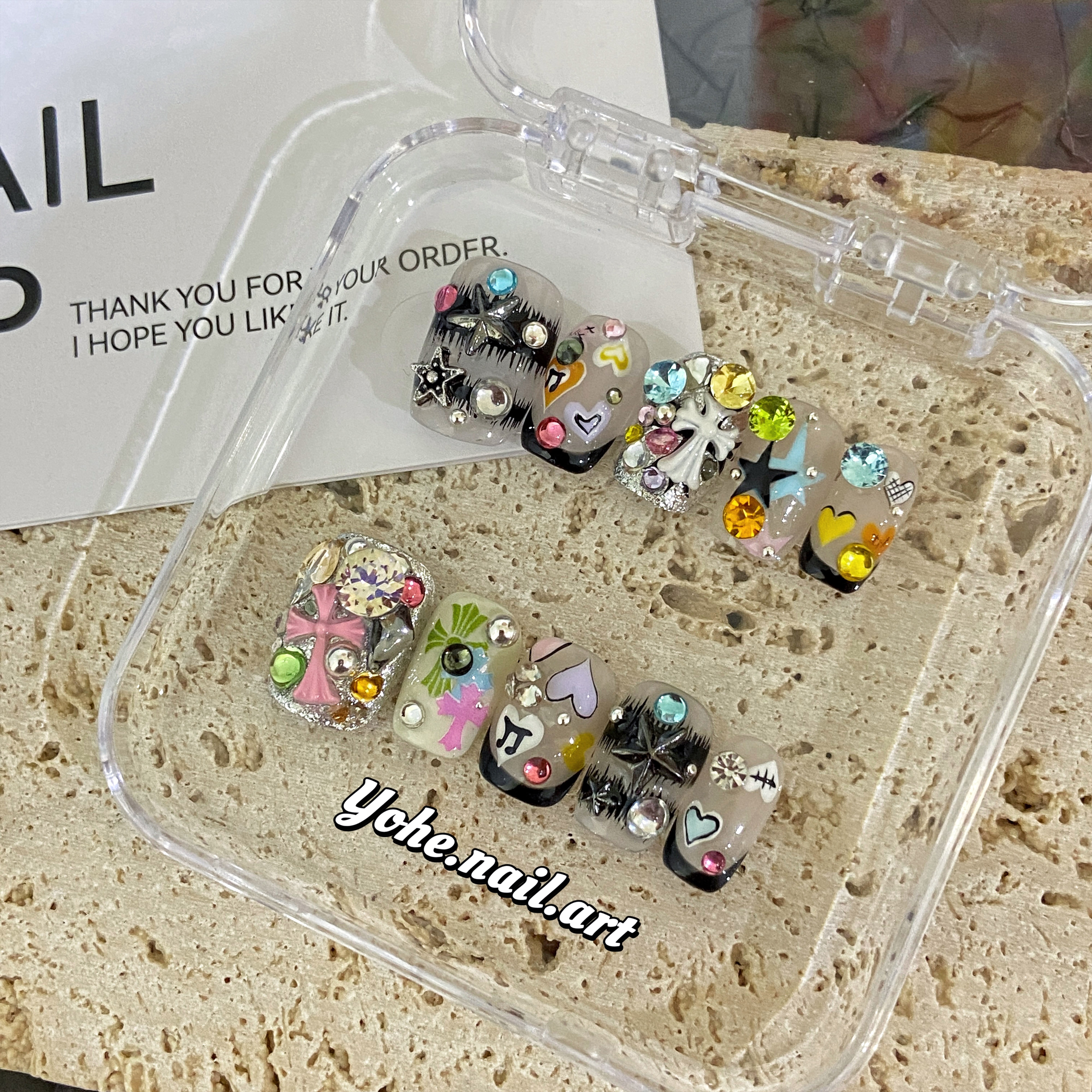 甜酷克罗心高级感穿戴甲美甲