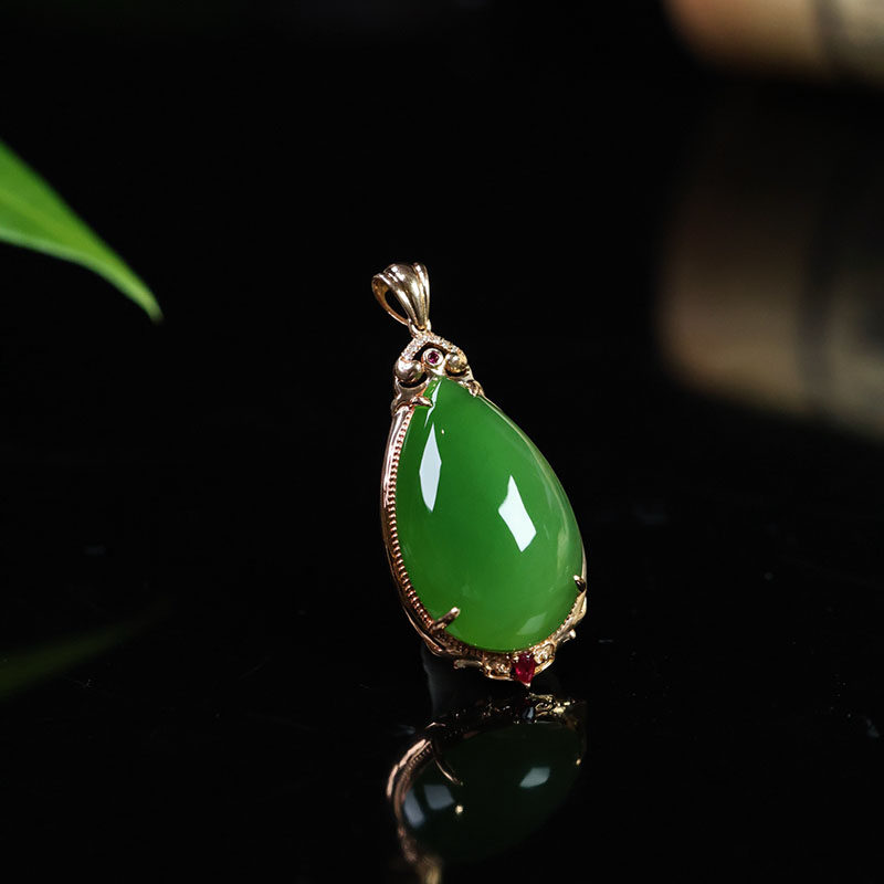 五一礼物天然和田玉吊坠女菠菜绿碧玉水滴镶嵌18k金挂件a货送闺蜜
