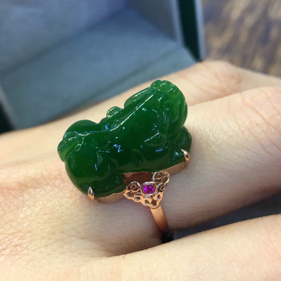 女王节新款 天然和田玉貔貅镶18k金戒指菠菜绿碧玉指环送妈妈礼物