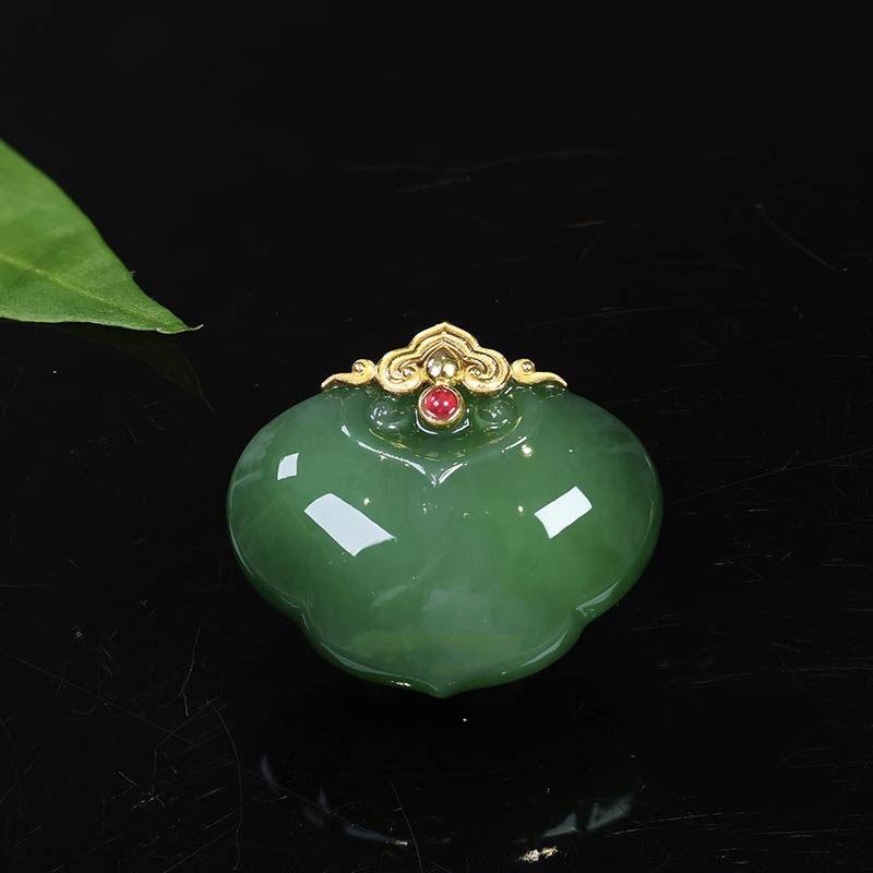 春夏季新疆天然和田玉吊坠女老料菠菜绿碧玉如意镶嵌18k金挂件a货