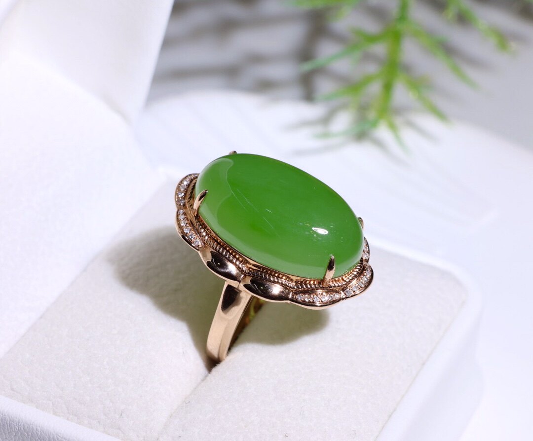 年货节礼品天然和田玉戒指女 苹果绿碧玉蛋面镶嵌18k金指环送妈妈