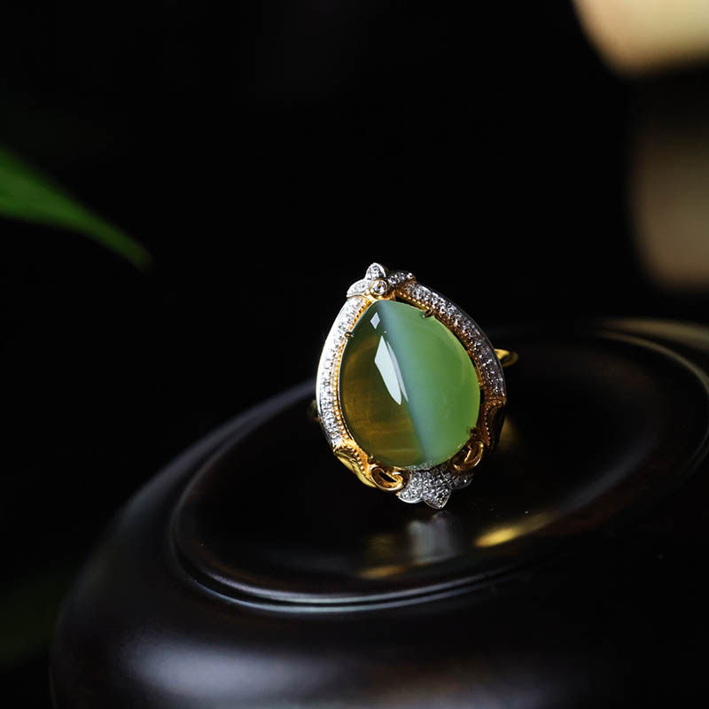 春夏季新品天然和田玉戒指女a满钻猫眼碧玉蛋面镶18k金指环送妈妈