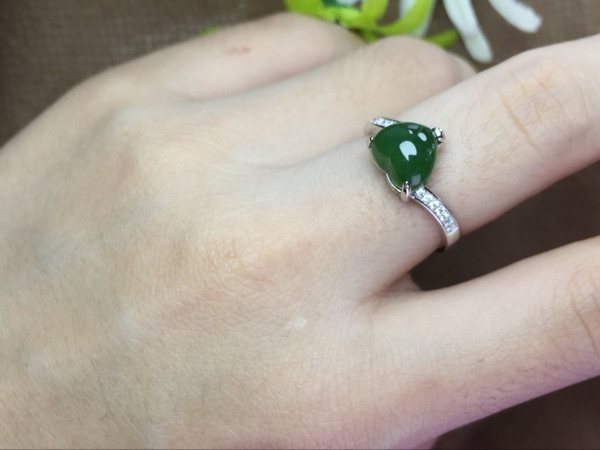 心形925纯银镶嵌天然活口玉指环