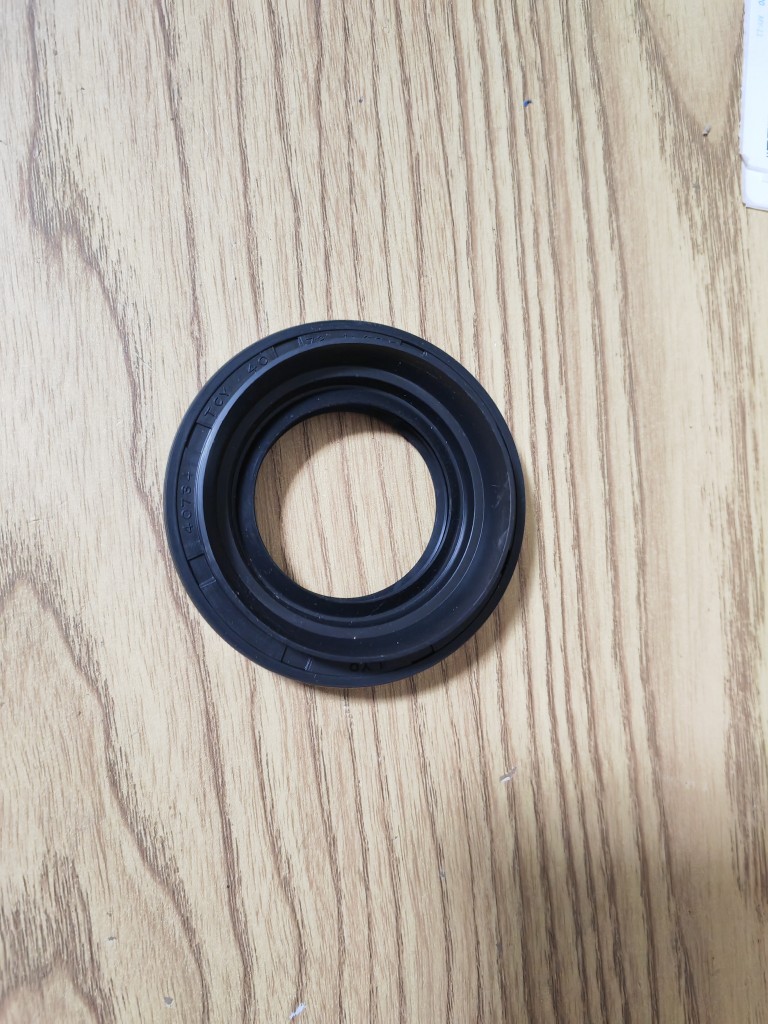 铃木吉姆尼差速器油封 超级维特拉 前后差速器传动轴油封猪嘴油封