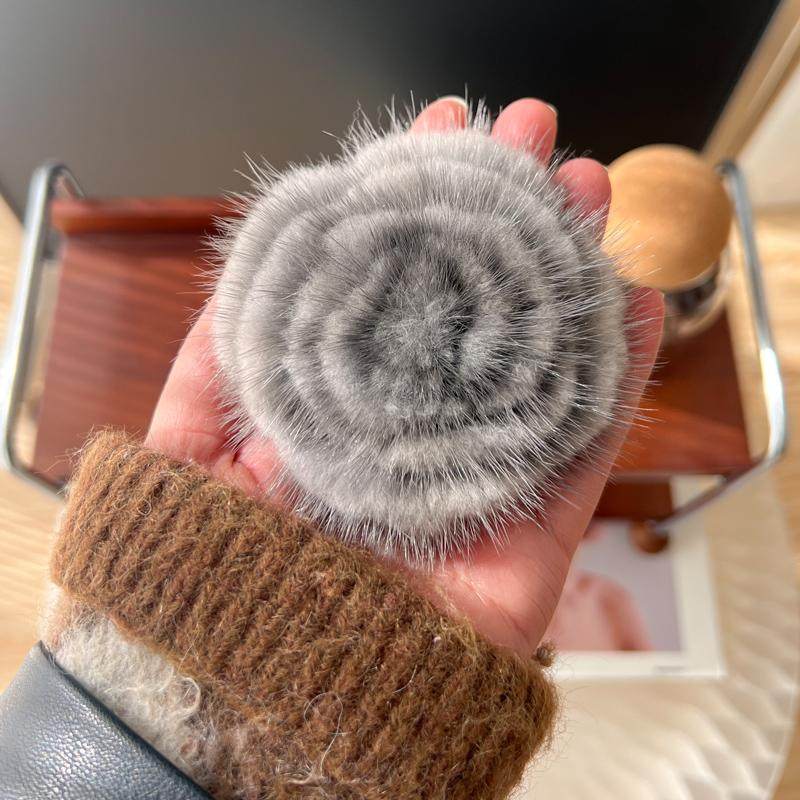 真毛进口银蓝水貂毛花朵胸针简约时尚高档毛衣别针款配饰衣服配件,饰品/流行首饰/时尚饰品新,胸针,淘宝优惠券,粉丝福利购,淘宝优惠卷