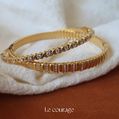 Le courage | 精致法式轻奢感复古压纹5A锆石卡扣叠戴镀金手镯
