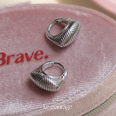 Le courage | 'My bag'立体包型精致压纹钛钢镀金高级感耳扣耳圈
