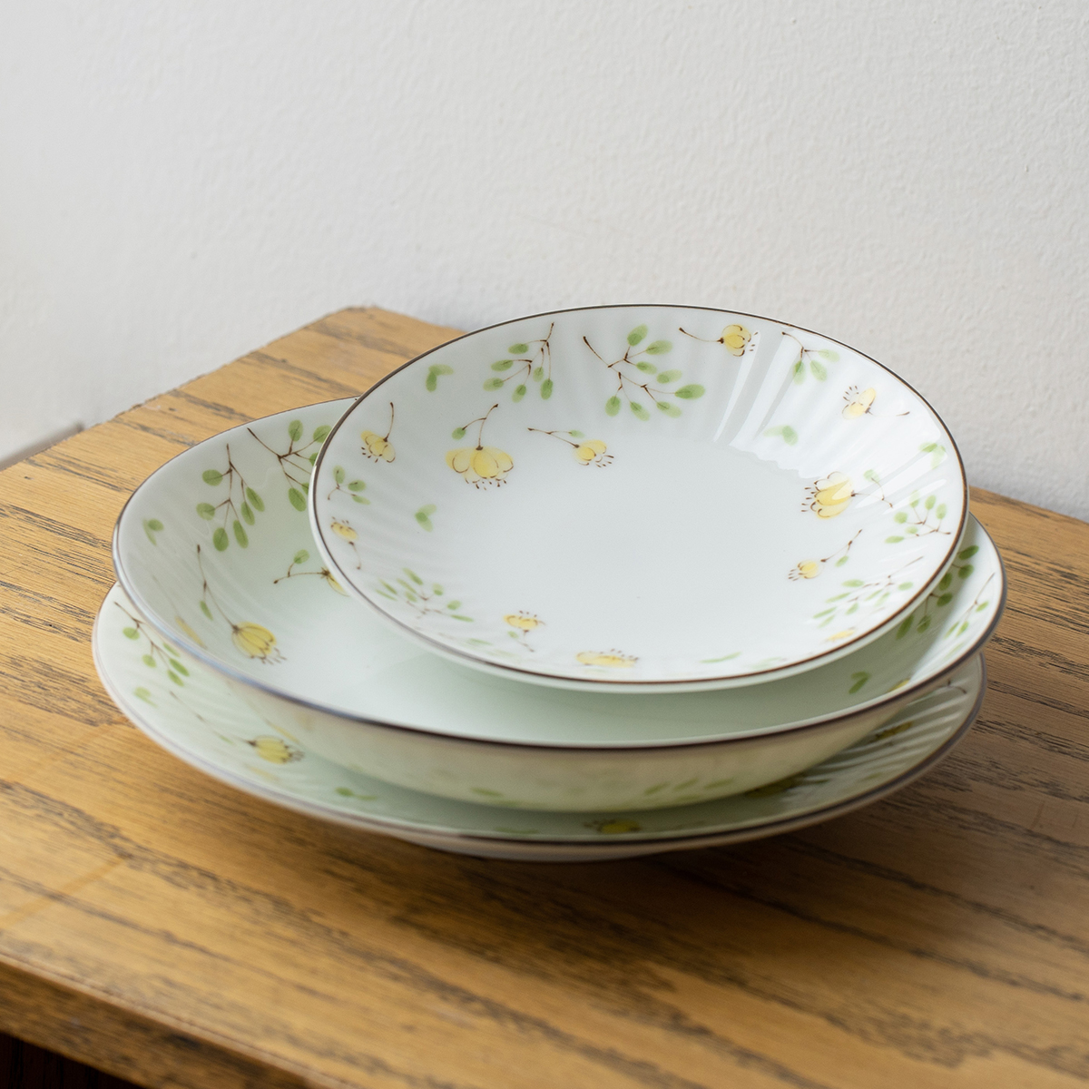 日本美浓烧平盘陶瓷圆小清新小花