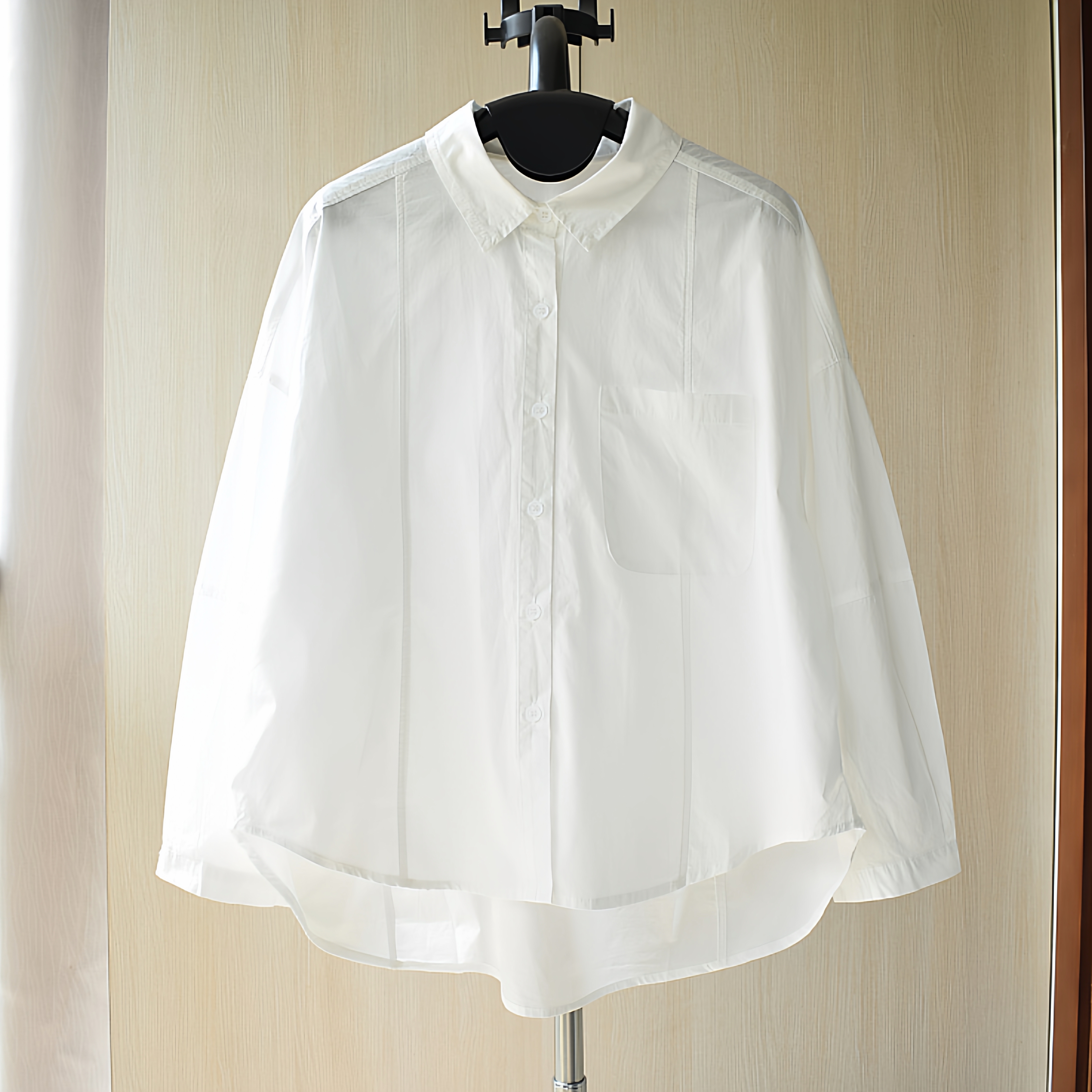 后背褶皱宽松廓形翻领长袖白衬衫