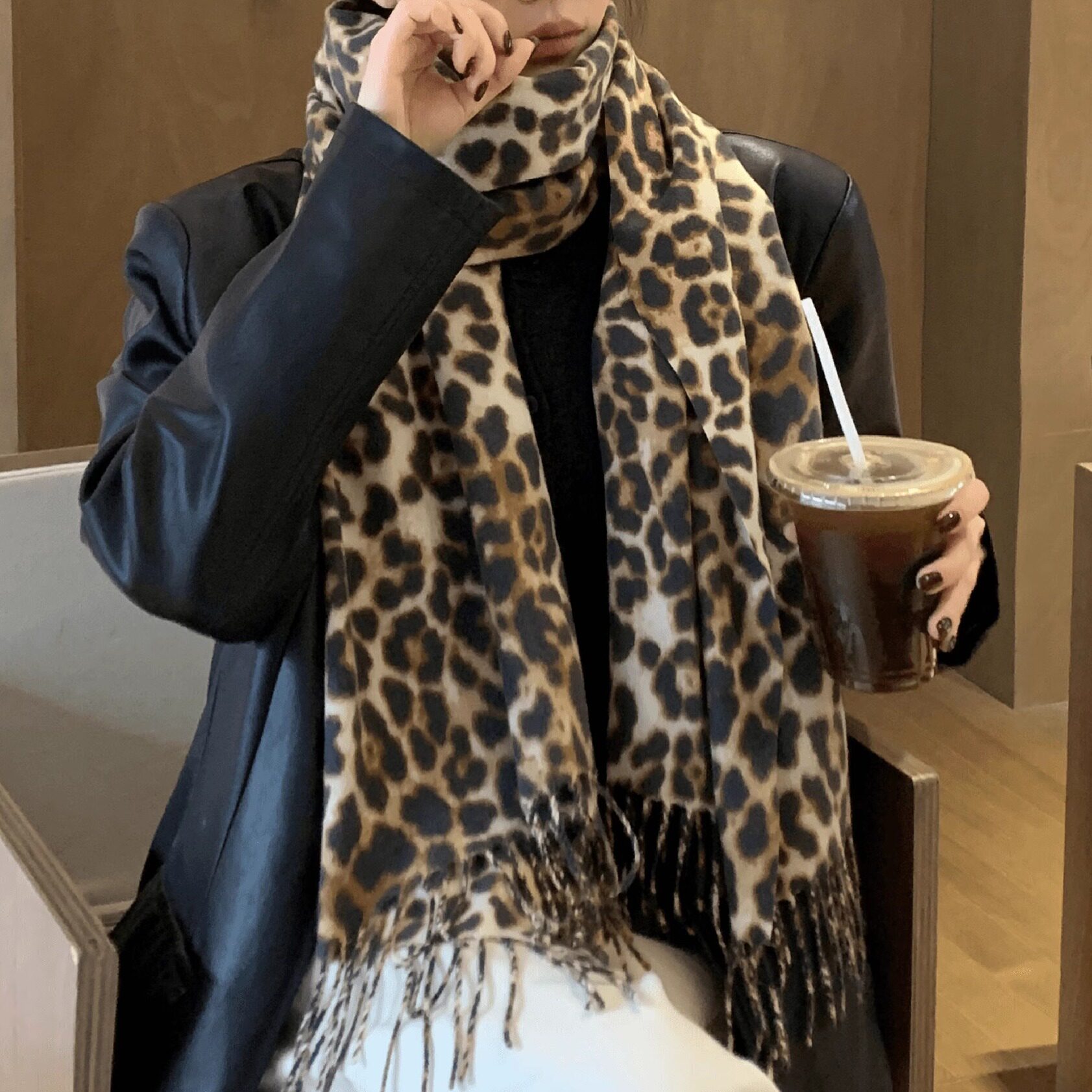 豹纹女士围巾高级感柔软保暖仿羊绒印花流苏围脖两用围脖2025新款