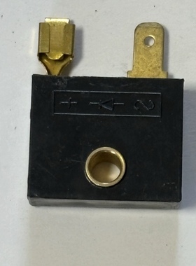 适用铃木TR125 AX100小整流器长春AX100通用稳压器二极管电阻电器