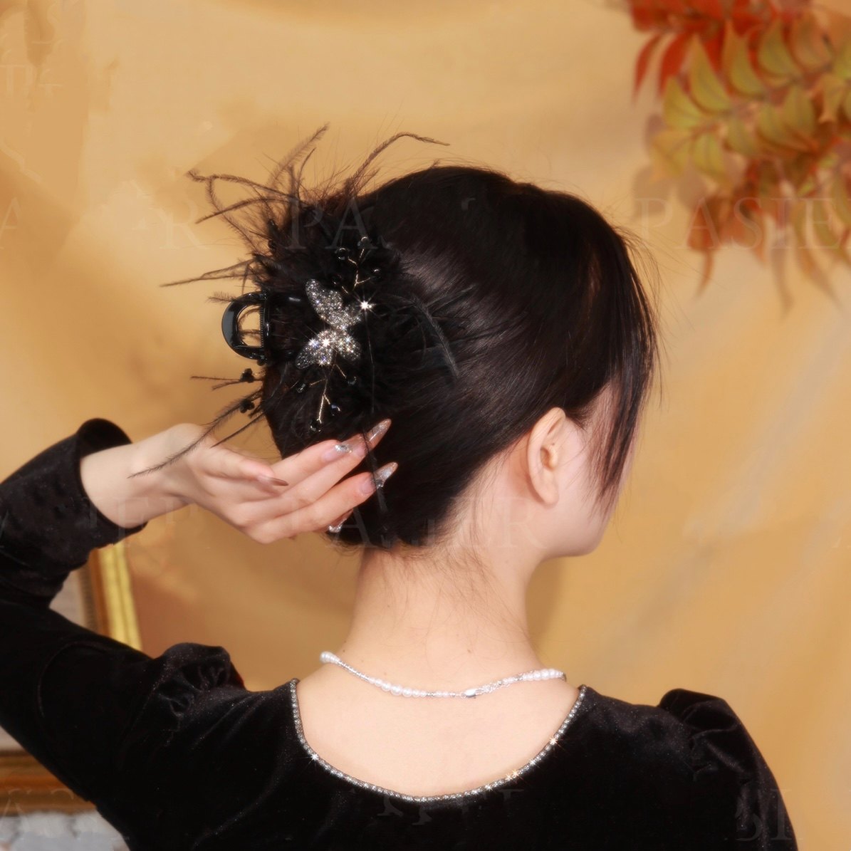 黑色羽毛抓夹大号鸵鸟毛发夹女高级水钻蝴蝶结毛毛鲨鱼夹秋冬发抓,饰品/流行首饰/时尚饰品新,发饰,淘宝优惠券,粉丝福利购,淘宝优惠卷