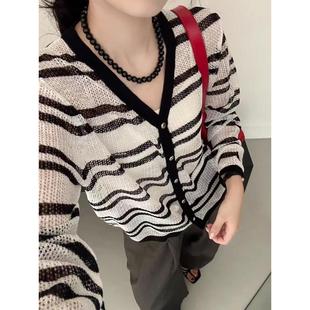 女宽松显瘦减龄长袖 HZ25秋季 百搭V领条纹针织开衫 新款 上衣潮 时尚