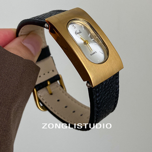 纵里 小众轻奢钢壳手表女长方形真皮ins贵气感女表高级精致石英表