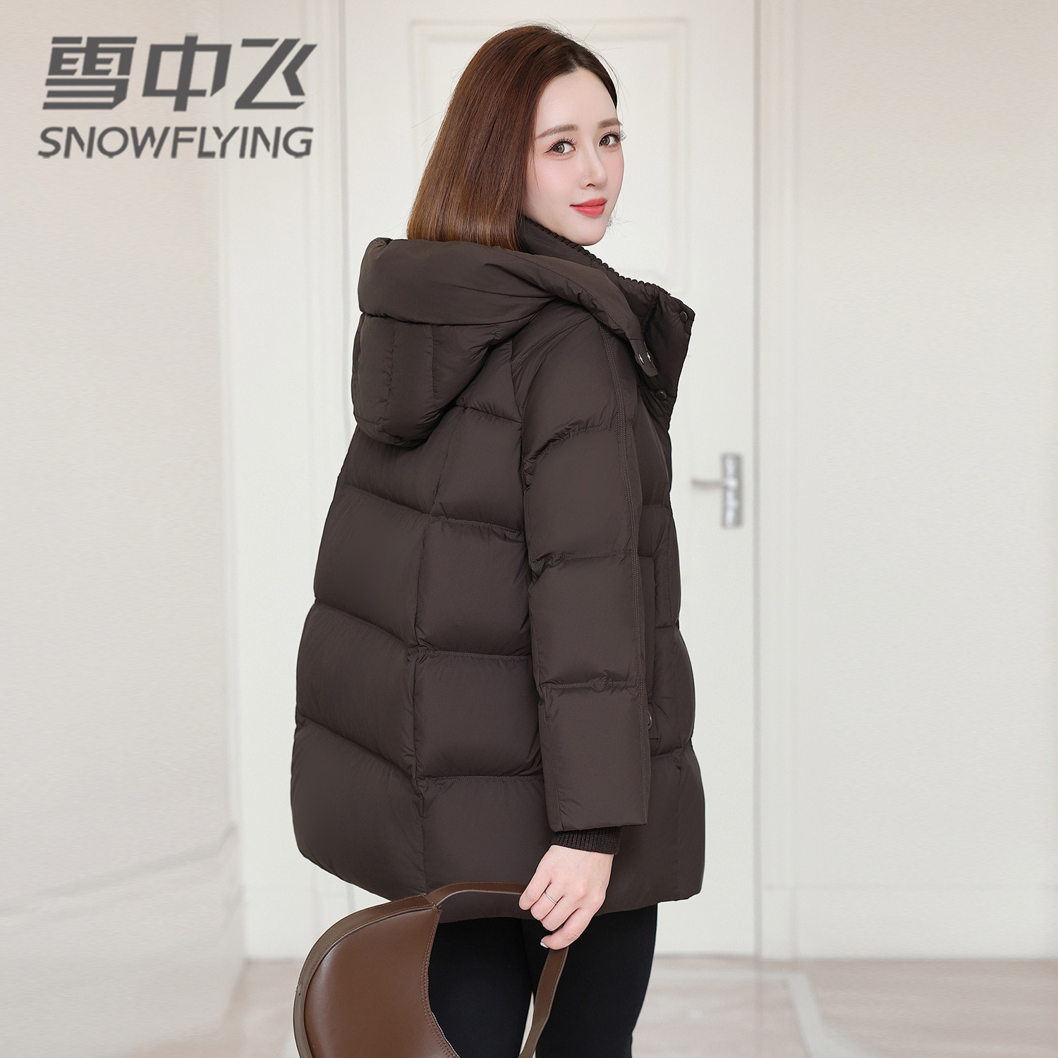 雪中飞羽绒服女2026新款时尚韩版宽松大码连帽中年气质白鸭绒外套
